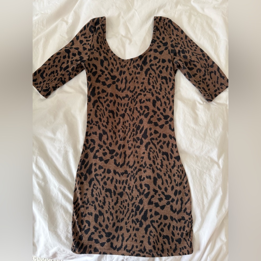 Leopard Print Scoop Neck Bodycon Dress in leopard print